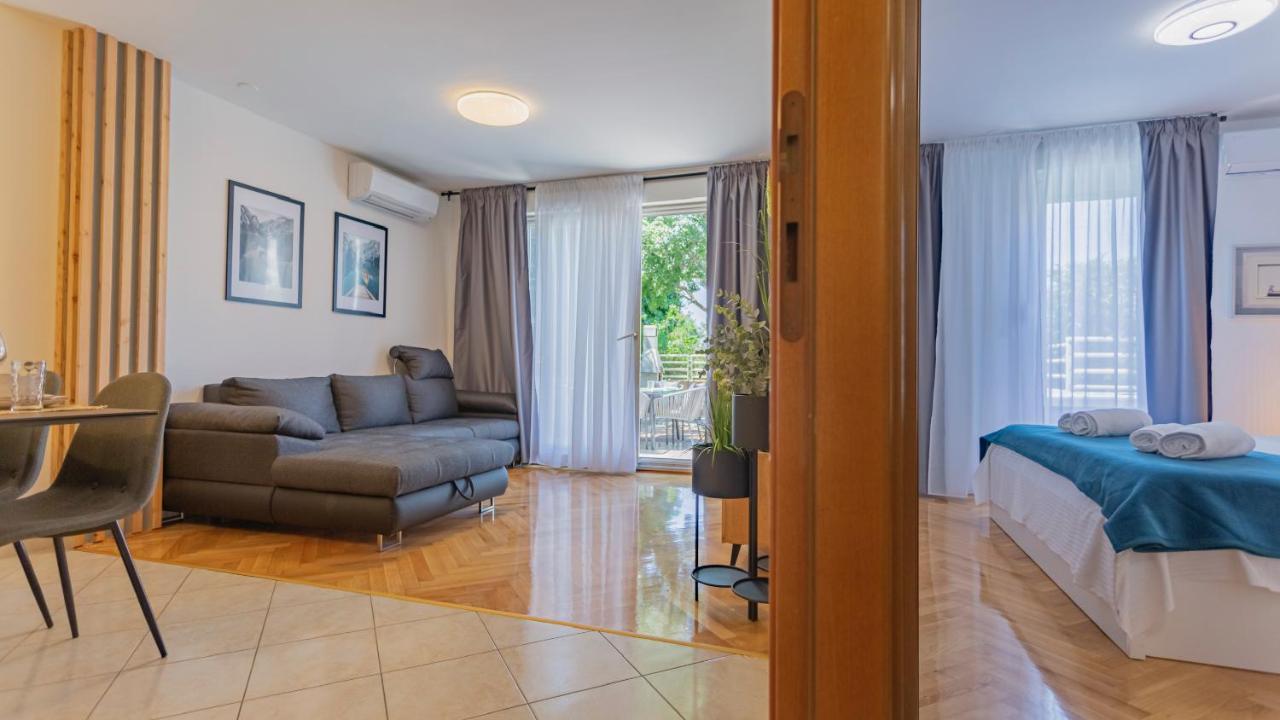 New Delux Green Garden Apartment With Hotube **** Split Eksteriør billede
