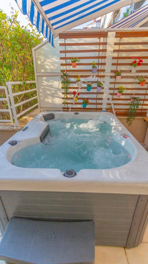 New Delux Green Garden Apartment With Hotube **** Split Eksteriør billede