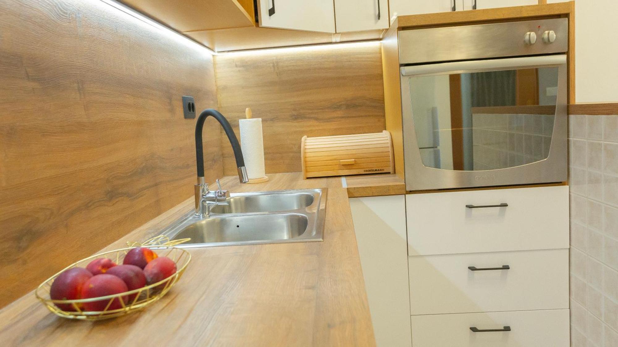 New Delux Green Garden Apartment With Hotube **** Split Eksteriør billede