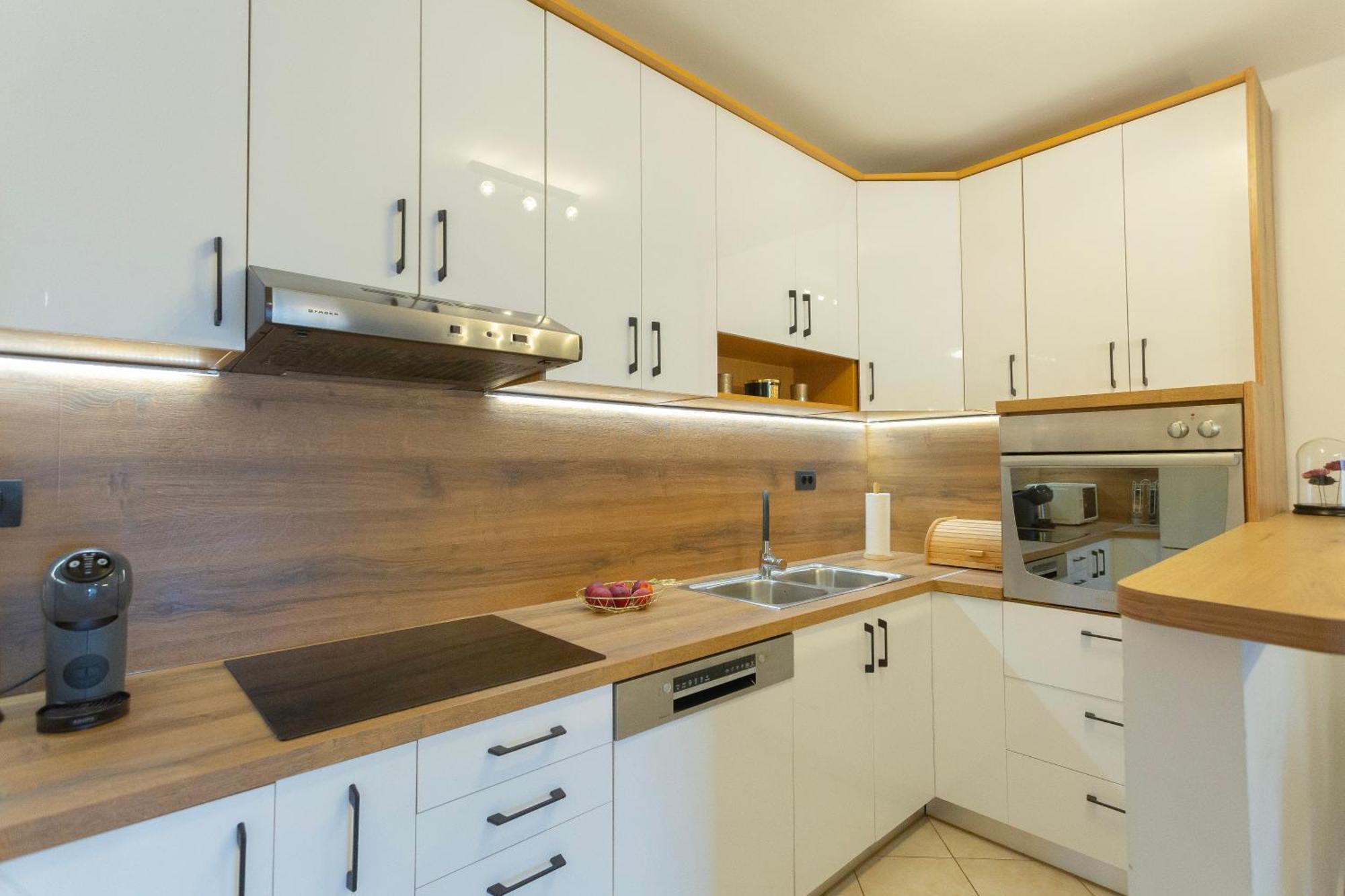 New Delux Green Garden Apartment With Hotube **** Split Eksteriør billede